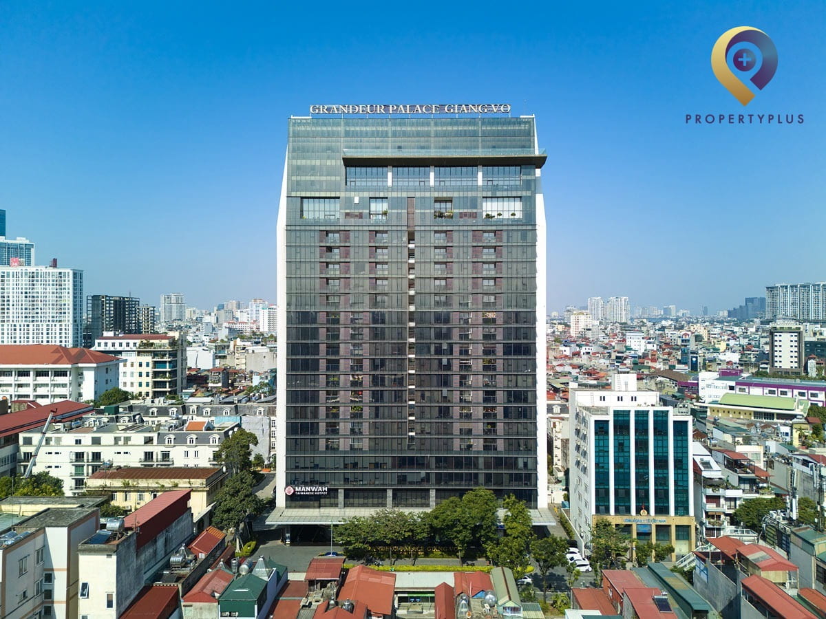 Toàn cảnh tòa nhà Grandeur Palace nhìn từ trên cao với bầu trời xanh - hình ảnh từ Property Plus